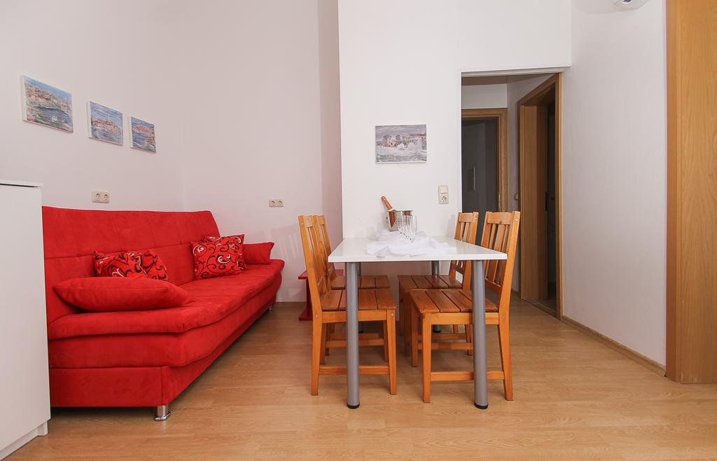 Apartments&Room Babic คาชเตลา ภายนอก รูปภาพ