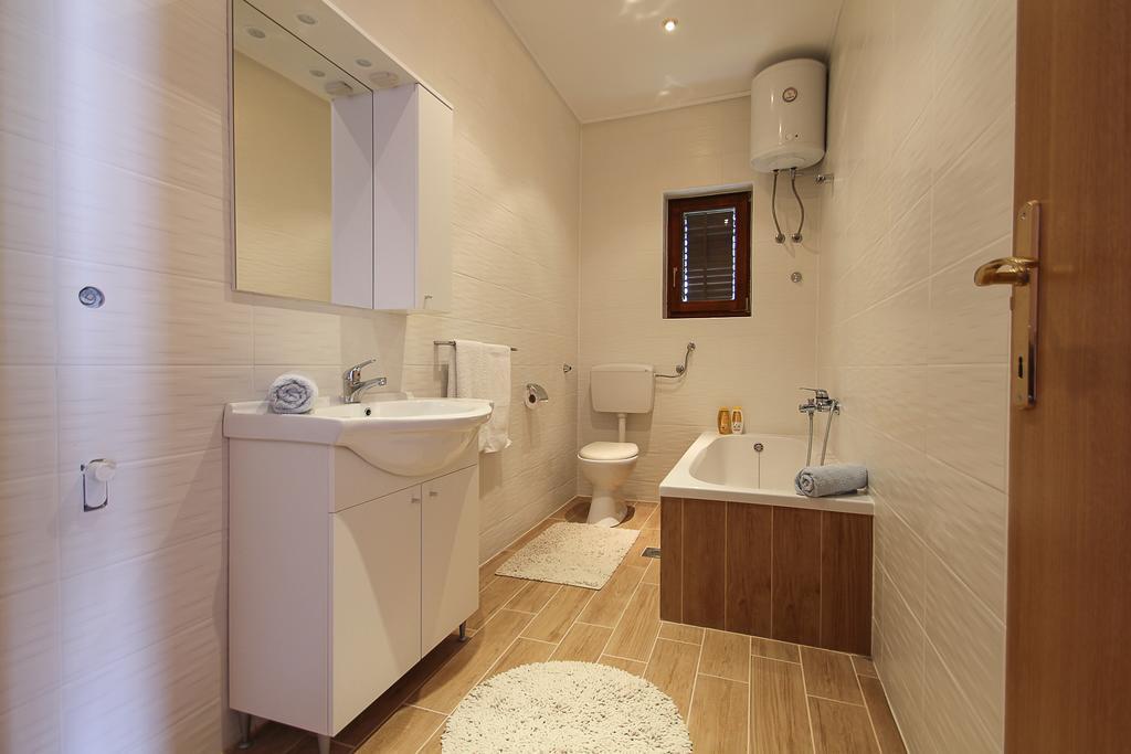 Apartments&Room Babic คาชเตลา ภายนอก รูปภาพ